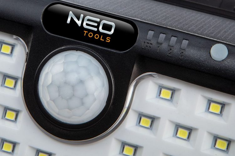 Solárna lampa so senzorom pohybu LED 350lm NEO | 99-088