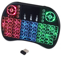 Mini bezdrôtová klávesnica TV LED - podsvietená je kompatibilná s väčšinou zariadení napr. stolný počítač, notebook, TV, herná konzola.