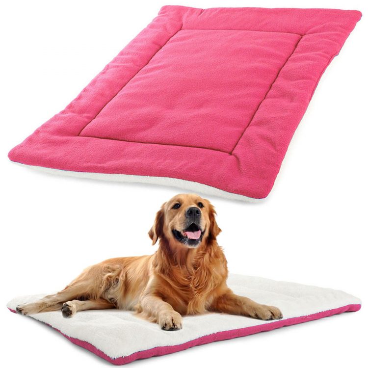 Pelech / matrac pre psa a mačku | 70x53 cm ružový je vyrobený z mäkkého a na dotyk príjemného materiálu. Ľahký a odolný.