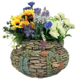 Keramický kvetináč magnesia ozdobí každú záhradu, či dvor. Môže slúžiť aj ako dekorácia, ktorá vynikne a ozvláštni záhon medzi kvetmi a kríkmi.