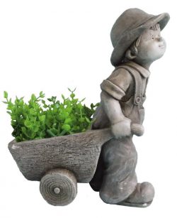 Dodajte svojej záhrade originálnosť! Keramický kvetináč - chlapec s vozíkom ozdobí každú záhradu, či dvor. Môžete si doň zasadiť Váš obľúbený kvet.