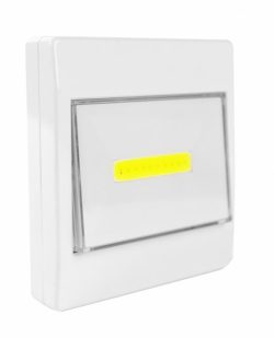 Univerzálne svietidlo 100lm Switchlight C1062 - sa dá pripojiť na magnetický povrch, viete ho teda umiestniť aj na plochy, kam iné svietidlá nedáte.