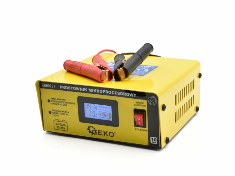 Nabíjačka autobatérií, mikroprocesorová, 12/24V | GEKO