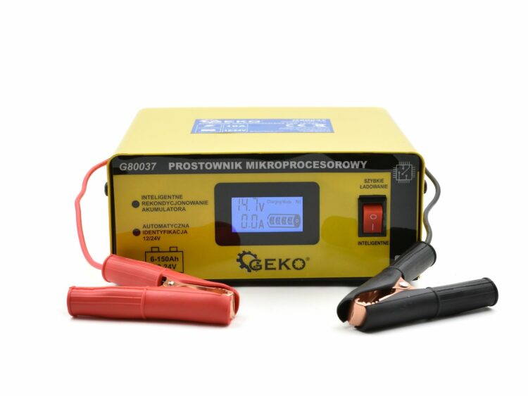 Nabíjačka autobatérií, mikroprocesorová, 12/24V | GEKO