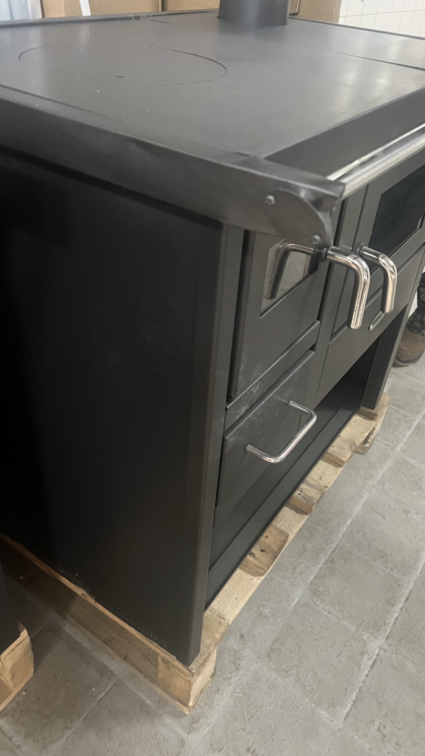 Sporák na tuhé palivo TERMO 8 s výmenníkom vody | pravý vývod (Bazár) Sporák na tuhé palivo TERMO 8 s výmenníkom vody | pravý vývod (Bazár)