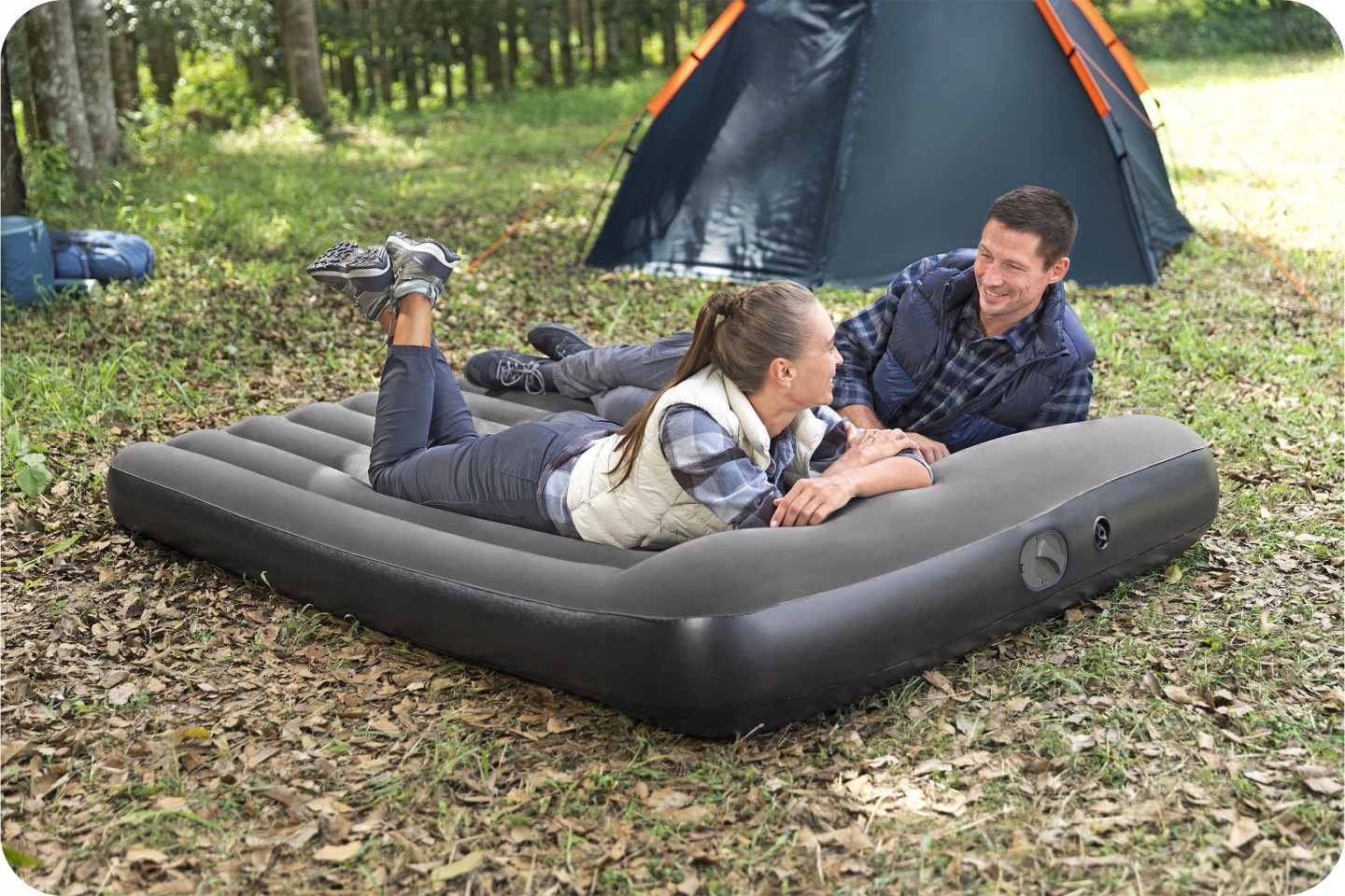 Nafukovací matrac s pumpou, 203x152x30cm, čierny | Bestway